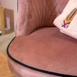 Pirouette Paris Fauteuils Fauteuil En Velours Matelassé Rose Pieds En Métal Noir -Fauteuils, poufs et repose-pieds Soldes fauteuil en velours matelasse rose pieds en metal noir 2