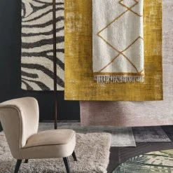 Maisons Du Monde Fauteuils Fauteuil Vintage En Velours Beige -Fauteuils, poufs et repose-pieds Soldes fauteuil vintage en velours beige 1000 2 11 210054 5